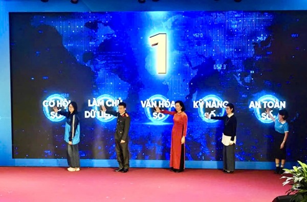 Phụ nữ làm chủ không gian số: Kết nối 3 an 